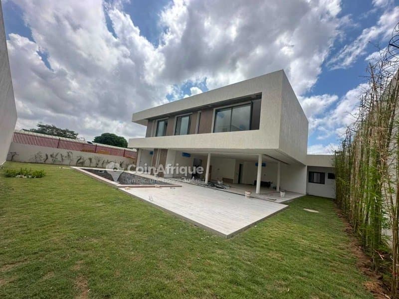 Location villa 7 pièces à Cocody Riviera Golf