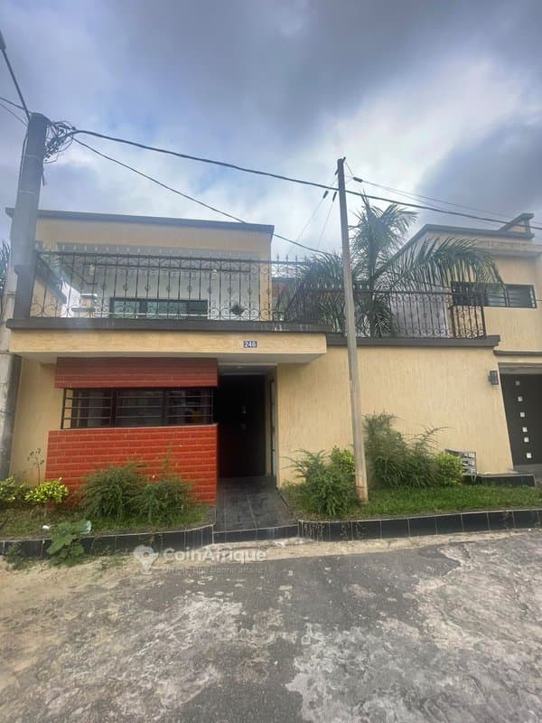 Location villa 6 pièces - Cocody Angré chu