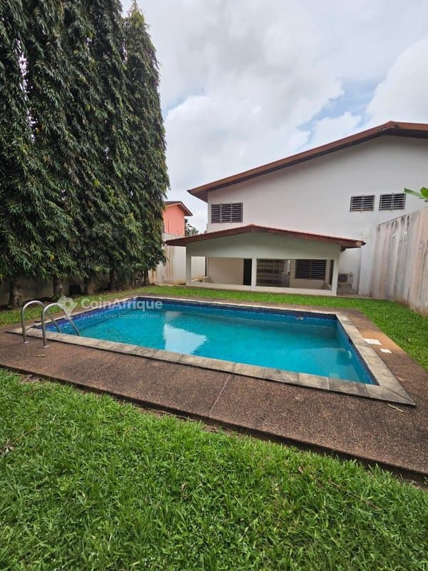 Location villa duplex 5 pièces avec piscine à Cocody-riviera 3