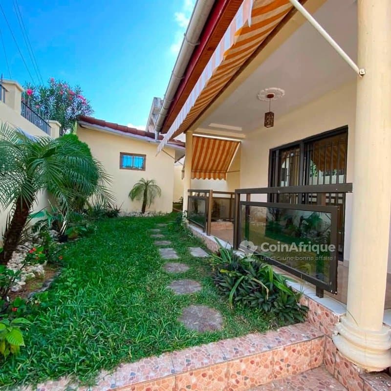 Location villa 5 pieces à Cocody Rivera Palmeraie Cité Sipim 6