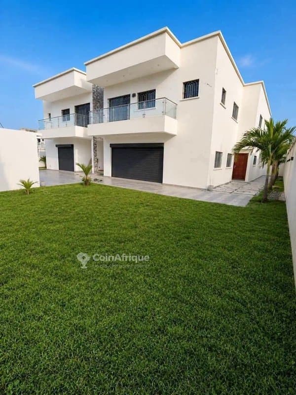 Location villa duplex 7 pièces à Faya jule verne