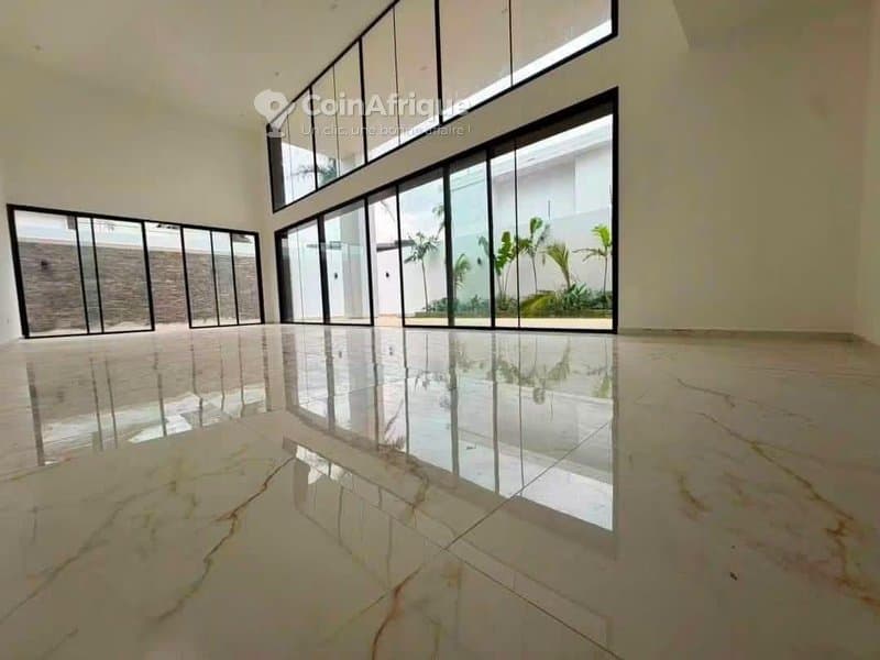 Location villa 7 pièces à Cocody Riviera golf Berverly Hill