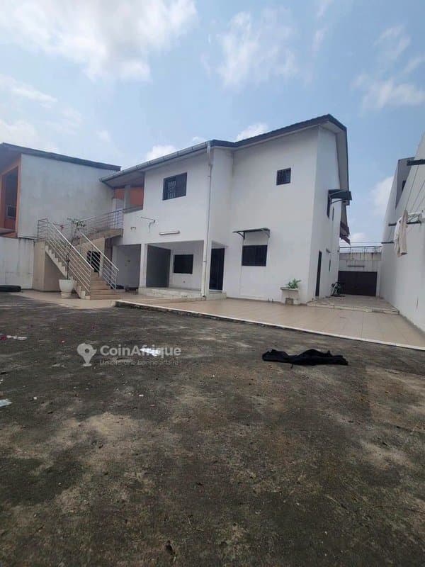 Location villa 6 pièces à Cocody Rivera Faya