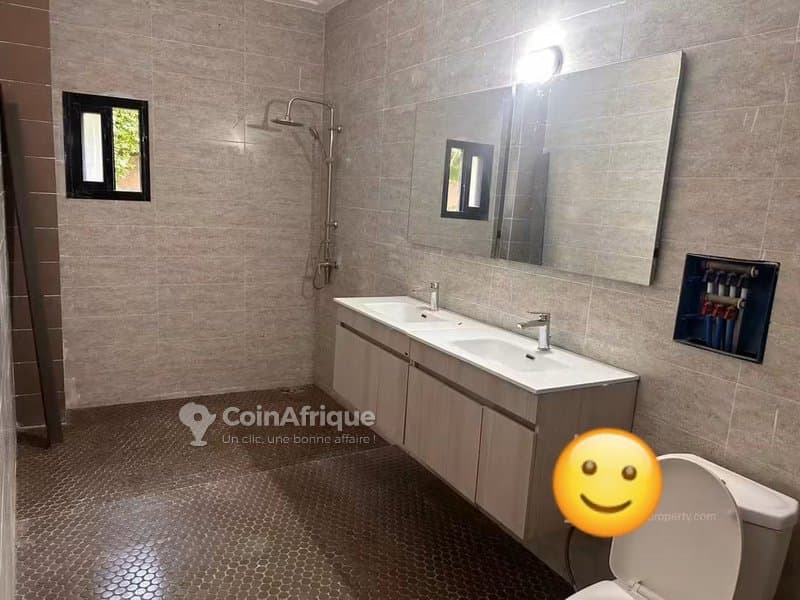Location appartement 4 pièces à Cocody Riviera 3
