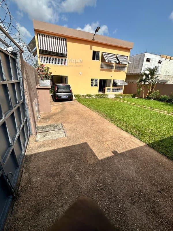 Vente villa 8 pièces à Cocody