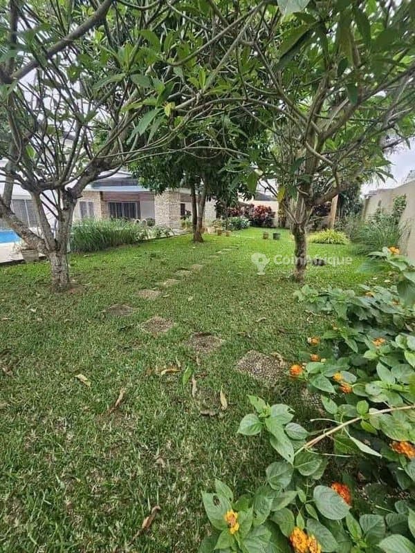 Location villa duplex 9 pièces à Cocody rivera 4 Mbadon idéal pour bureau comme habitation