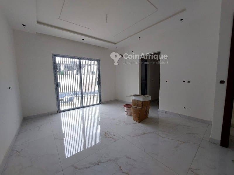Vente villa triplex 8 pièces - Cocody Riviera