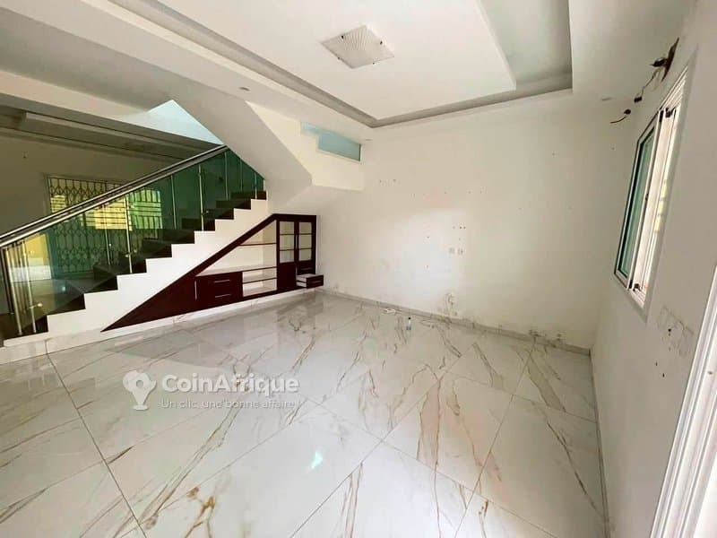 Location villa 5 pièces à Cocody Angre 8eme tranche cité les arcades 2 — photo 3