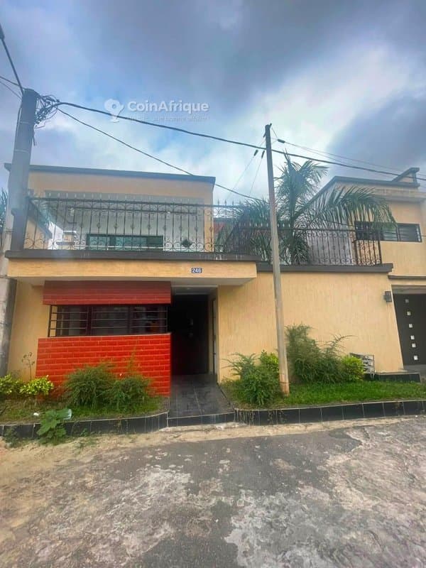 Location villa 6 pièces à Cocody Angre 8eme Tranche