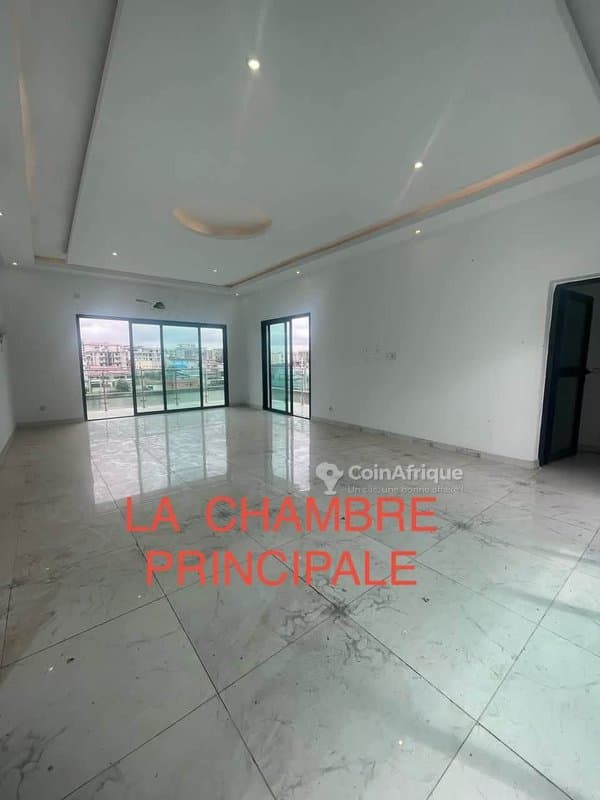 Location villa 6 pièces à Cocody Angre 8eme Tranche — photo 3