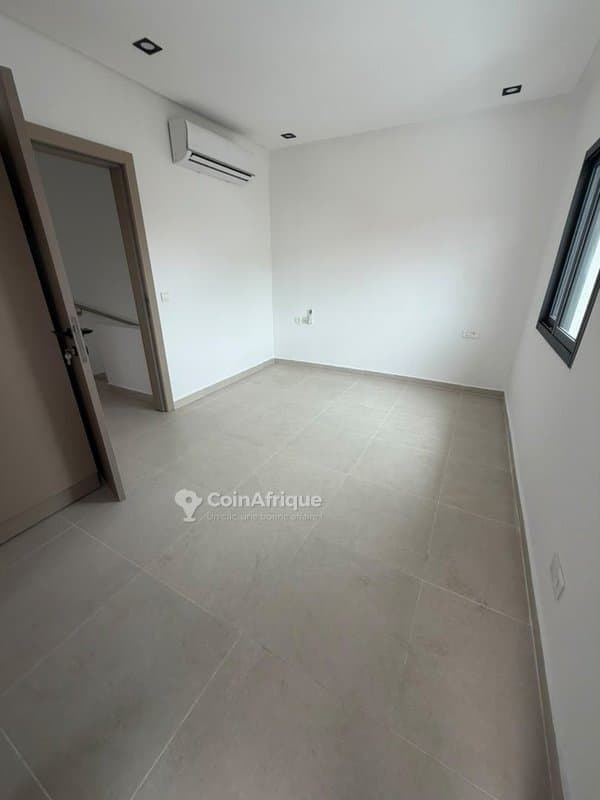 Location villa duplex de 4 pièces à cocody rivera 4 mbadon cité vatican — photo 5