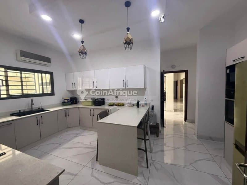 Location villa 14 pièces à Angré Chu — photo 3