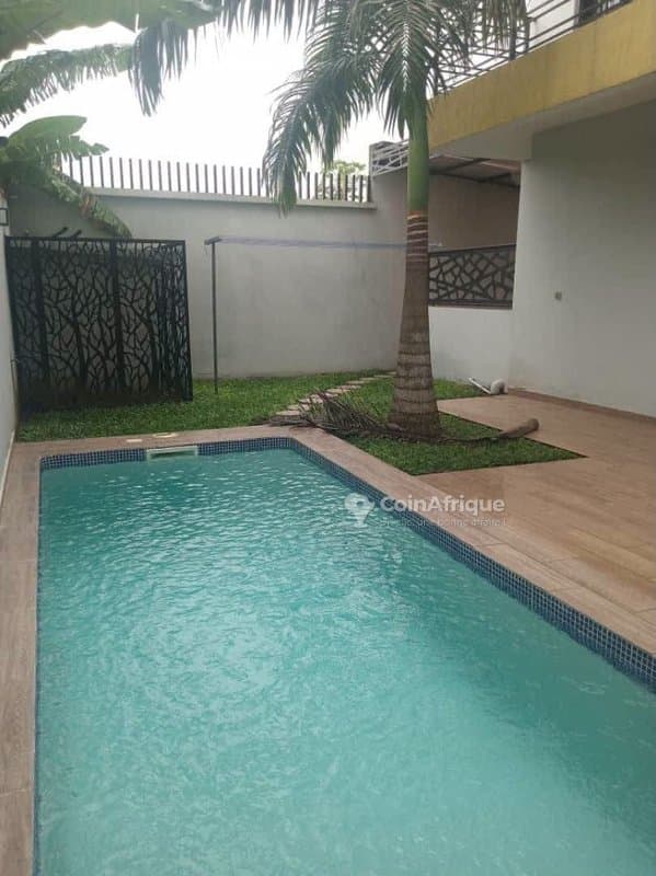 Locationvilla duplex de 4 pièces à Cocody riviera 4 citee verdoyante