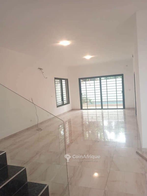 Locationvilla duplex de 4 pièces à Cocody riviera 4 citee verdoyante — photo 2