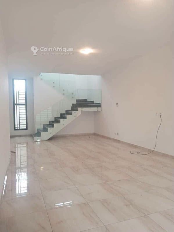 Locationvilla duplex de 4 pièces à Cocody riviera 4 citee verdoyante — photo 3