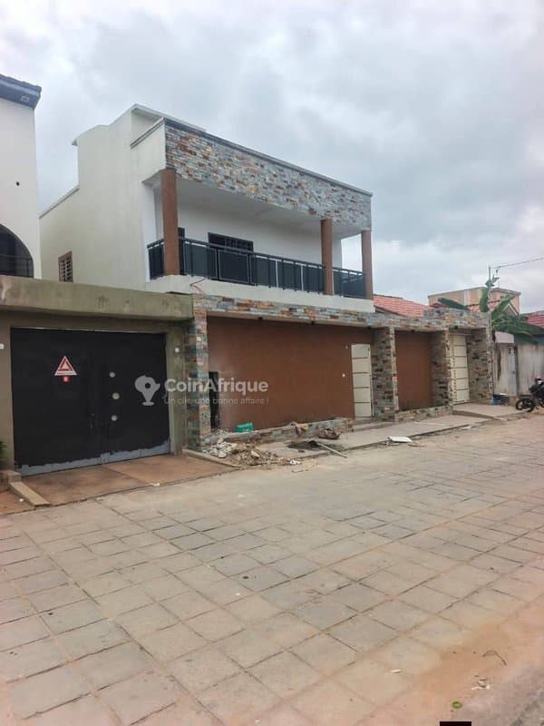 Location villa duplex 7 pièces dans une cité