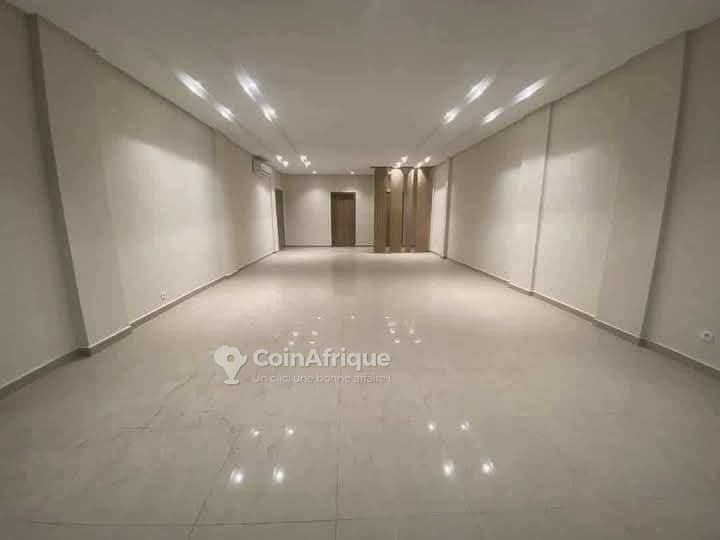 location appartements 4 pièces non loin abidjan mall - cocody
