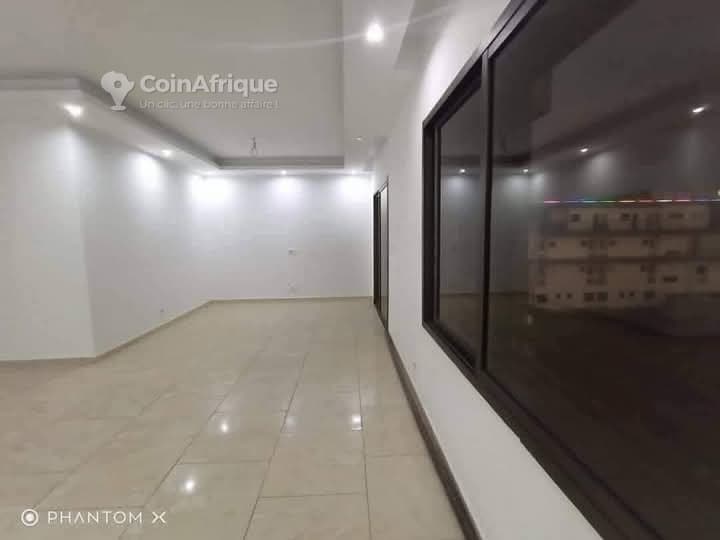 location appartements 4 pièces non loin abidjan mall - cocody — photo 3
