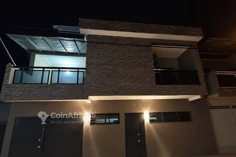Location villa 6 pièces à Cocody Angre nouveau Chu Djorobite 1