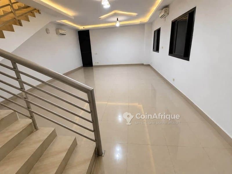 Location villa 6 pièces à Cocody Angre nouveau Chu Djorobite 1 — photo 3