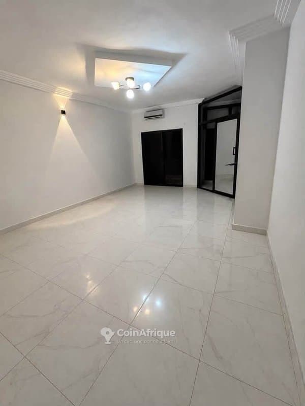 Location villa 6 pièces à Cocody Angre nouveau Chu Djorobite 1 — photo 4