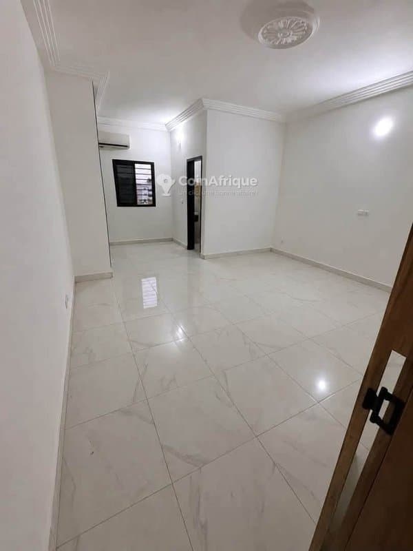 Location villa 6 pièces à Cocody Angre nouveau Chu Djorobite 1 — photo 5