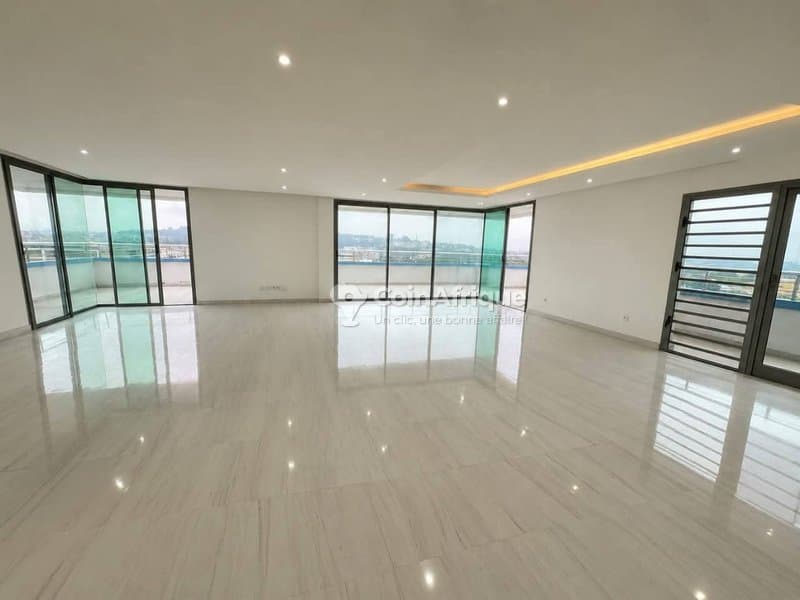 location appartements 4 pièces haut standing- cocody