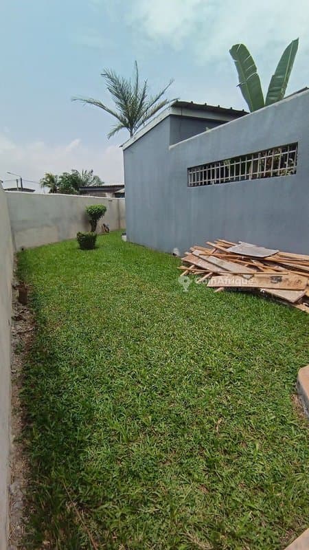 Vente villa basse 6 pièces à Cocody Angre Cité Sicogi