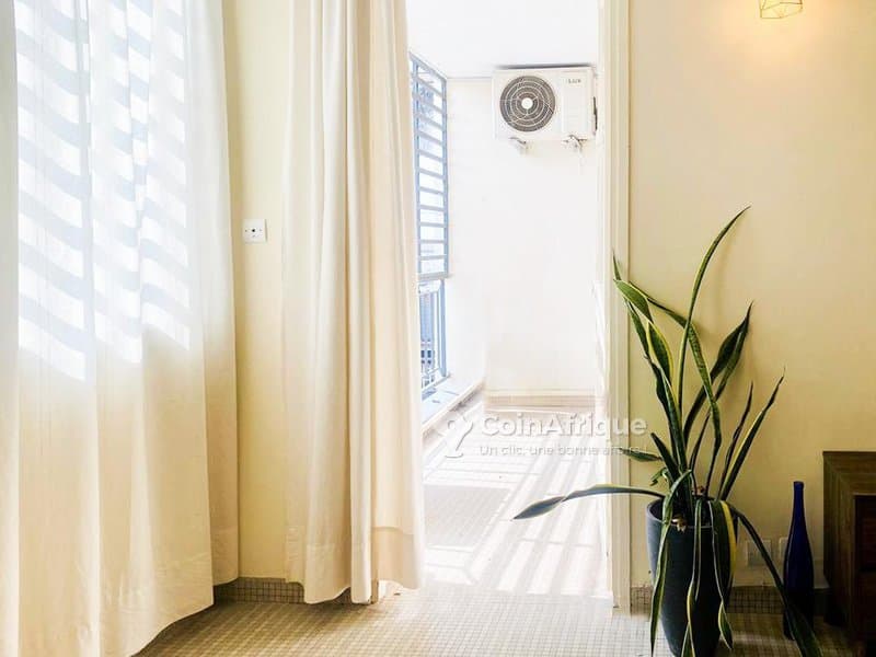 Location appartement meublé de standing 3 pièces - cocody saint jean — photo 3