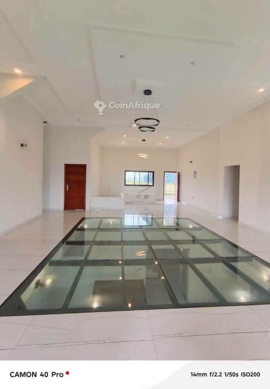 Location villa 9 pièces à Cocody Angre — photo 3