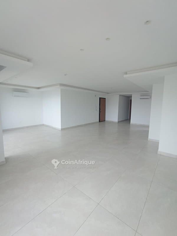 location appartement de standing 5 pièces + piscine - cocody riviera m'badon — photo 2