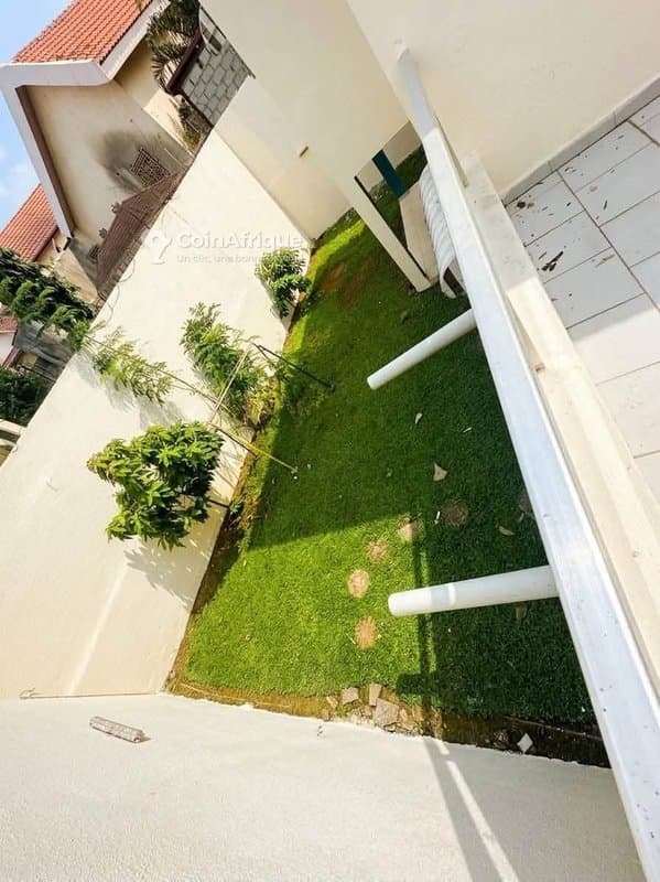 Location villa 5 pieces à Cocody Angre 8eme Tranche Cité Arcade 2