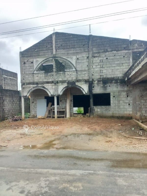 Vente villa duplex de 6 pièces au gros oeuvre situé à cocody angre 8eme tranche cité arcade 4