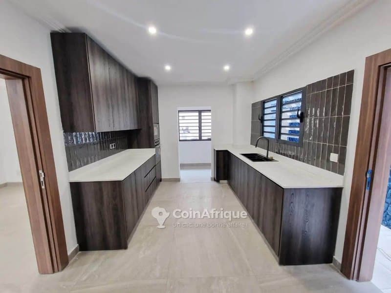 Vente villa duplex de 7 pièces à cocody rivera 4 cité sinakassi 2 — photo 2