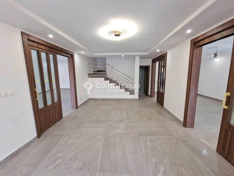 Vente villa duplex de 7 pièces à cocody rivera 4 cité sinakassi 2 — photo 3