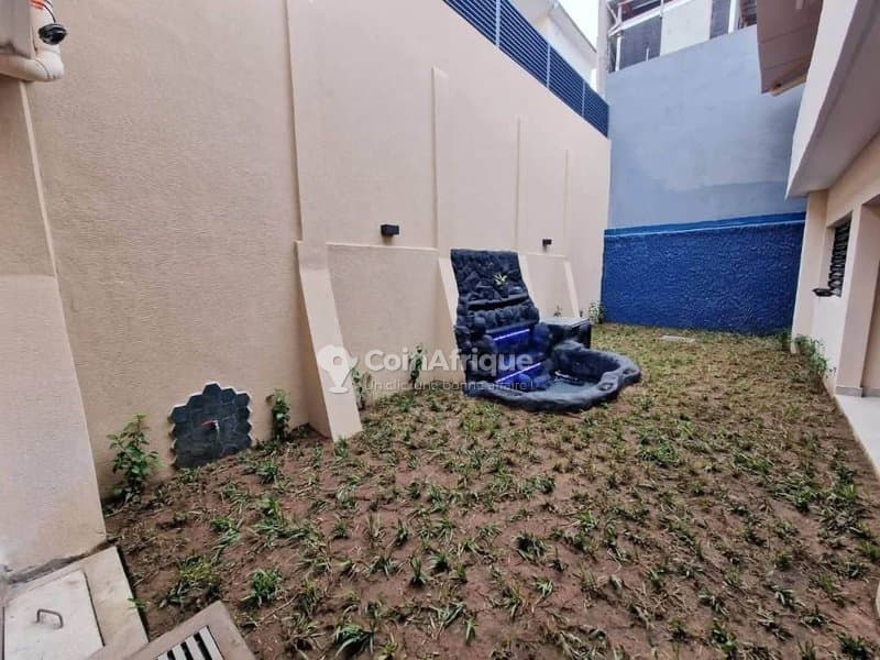 Vente villa duplex de 7 pièces à cocody rivera 4 cité sinakassi 2 — photo 4