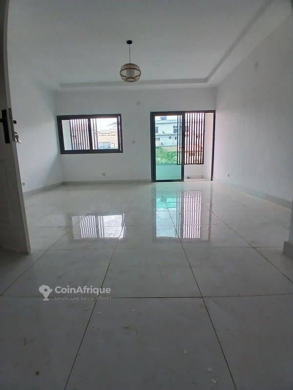 Location appartement 3 pièces a Cocody riviera Palmeraie Saint Viateur — photo 2