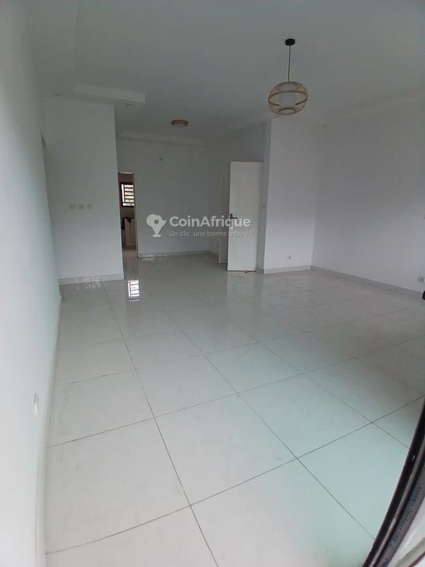 Location appartement 3 pièces a Cocody riviera Palmeraie Saint Viateur — photo 4
