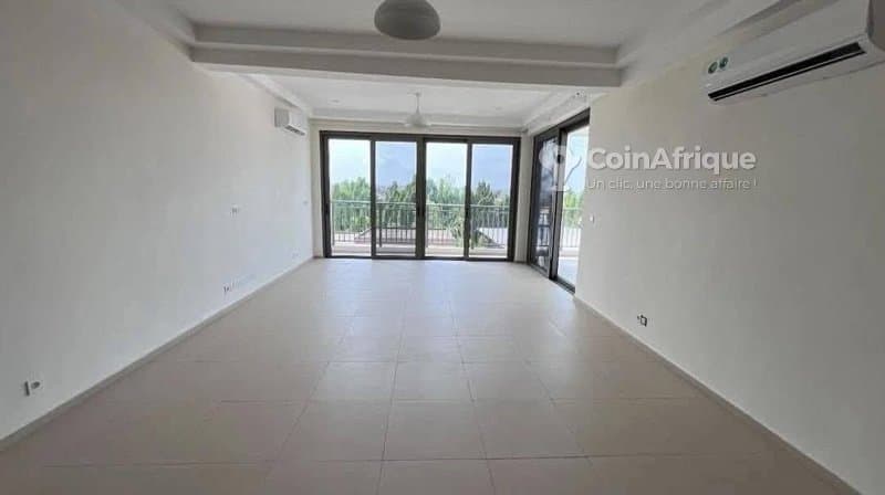 location appartement de haut standing 3 pièces + piscine commune - cocody riviera 2