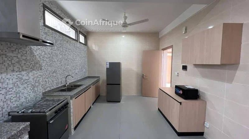 location appartement de haut standing 3 pièces + piscine commune - cocody riviera 2 — photo 2