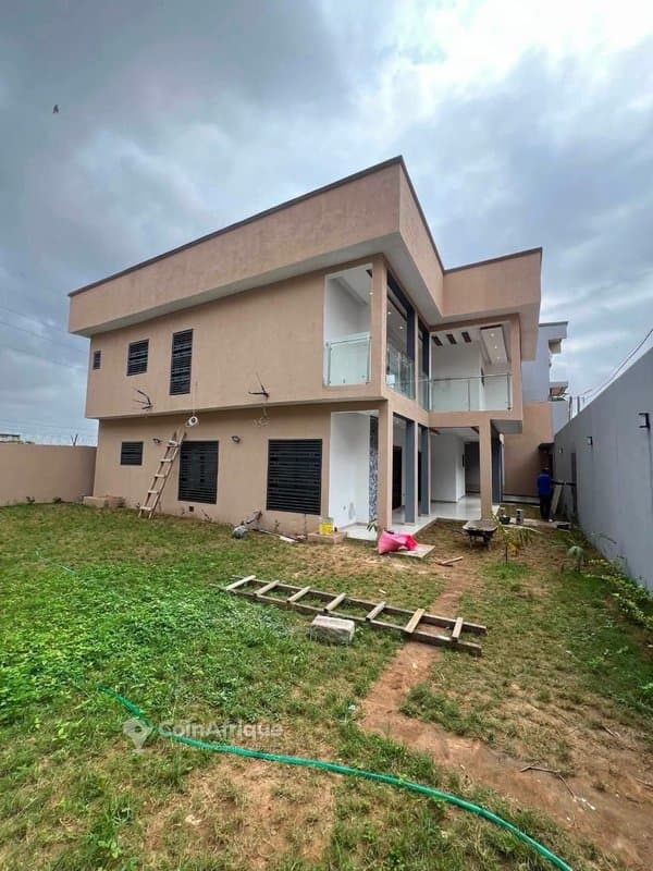 Location villa duplex de 7 pièces à cocody angre nouveau chu djorobite