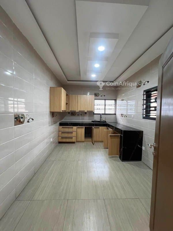Location villa duplex de 7 pièces à cocody angre nouveau chu djorobite — photo 4