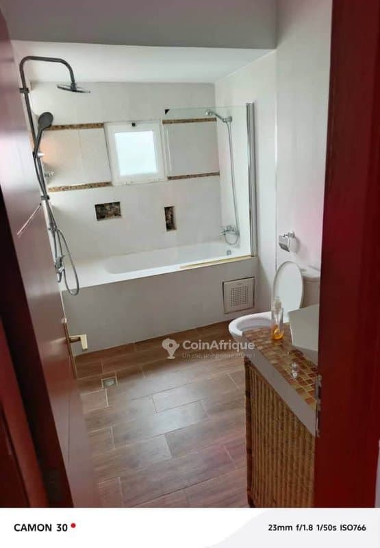 Location villa duplex de 4 pièces à cocody angre 8eme tranche cité star12 avec piscine commune garage individuel — photo 2