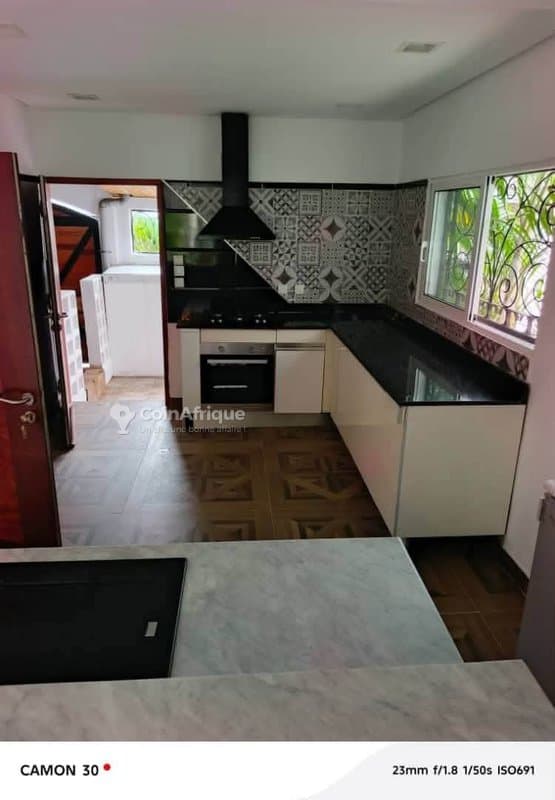 Location villa duplex de 4 pièces à cocody angre 8eme tranche cité star12 avec piscine commune garage individuel — photo 4