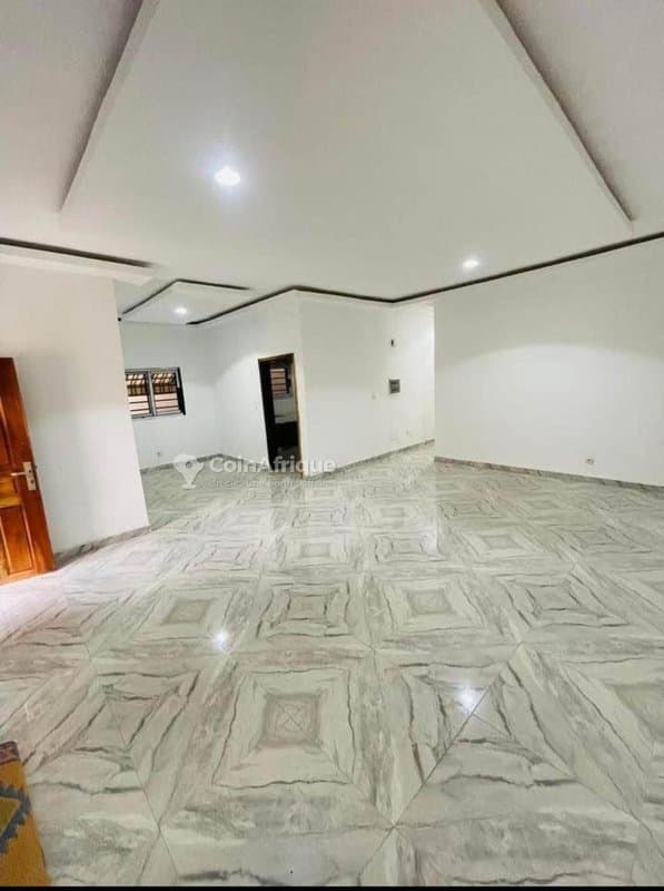 Vente villa duplex de 4 pièces à cocody angre nouveau chu djorobite 1 — photo 2