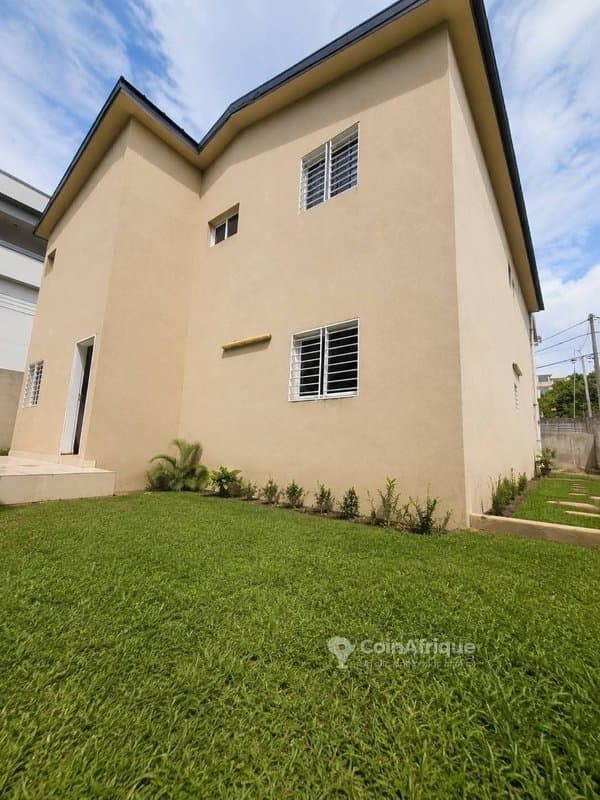 Location villa duplex de 5 pièces à cocody rivera abatta résidentiel