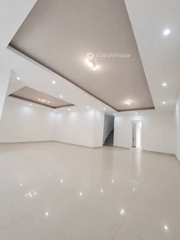 Location villa duplex de 5 pièces à cocody rivera abatta résidentiel — photo 3