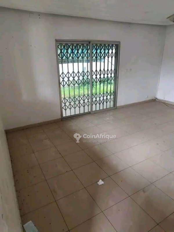 Vente Villa basse de 6 pièces à vendre situé à cocody angre dans une cité non loin de l'église stain ambroise — photo 5