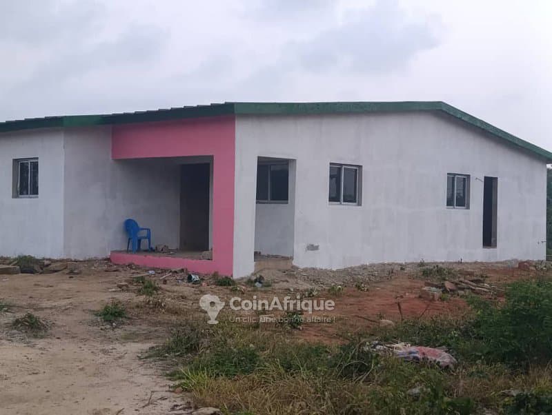 Vente villa basse de 4 pièces en à bingerville derrière mère et enfant — photo 4
