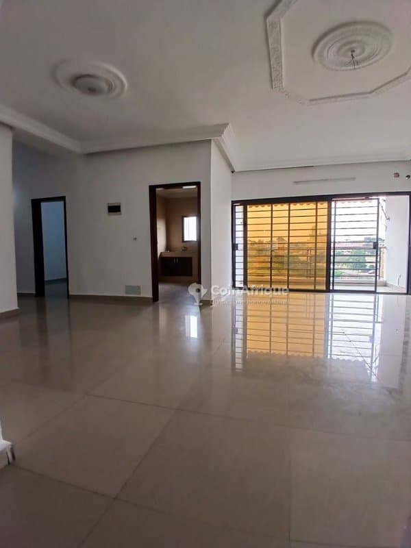 Location appartement 4 pièces à cocody-angré 8ème tranche